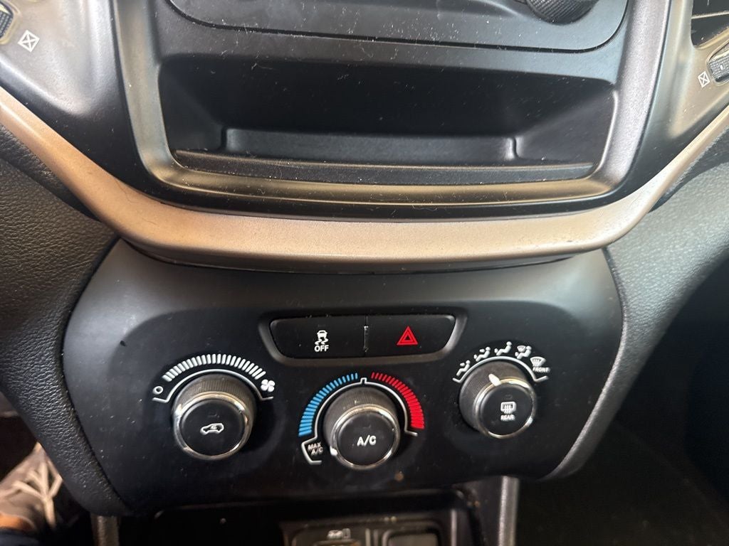 2017 Jeep Cherokee Sport