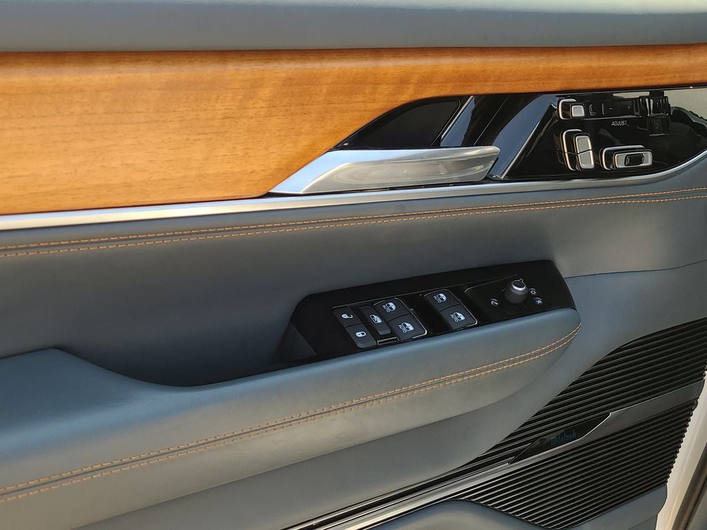 2022 Jeep Grand Wagoneer Series III