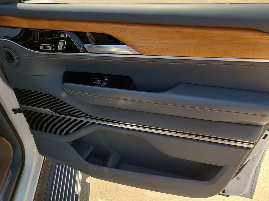 2022 Jeep Grand Wagoneer Series III