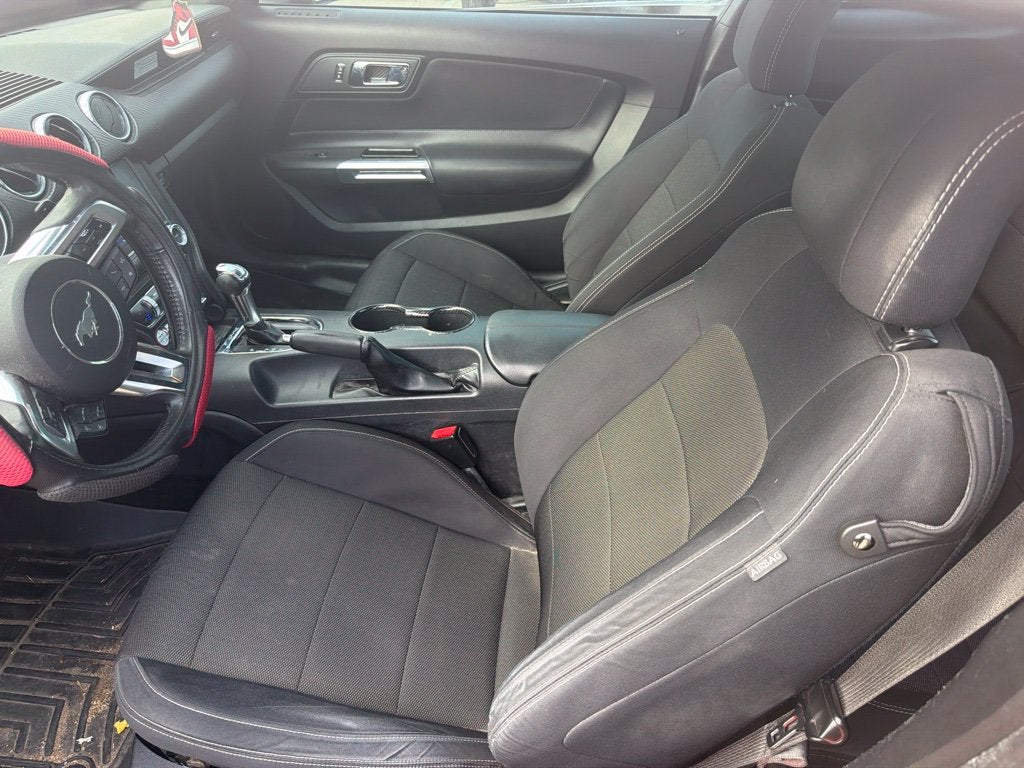 2016 Ford Mustang V6