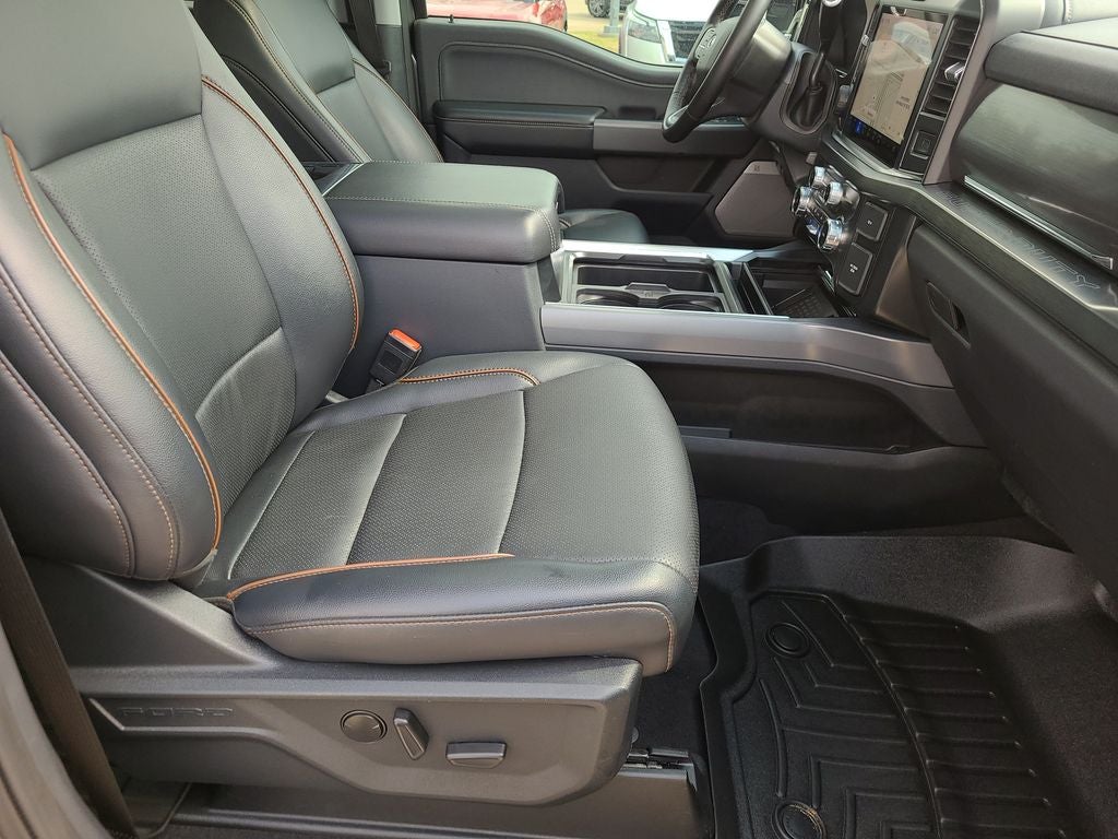 2025 Ford F-350SD Lariat DRW