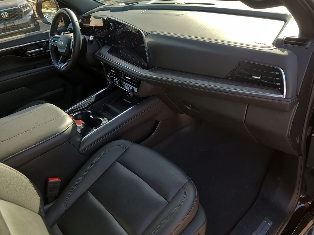 2025 Chevrolet Suburban LT