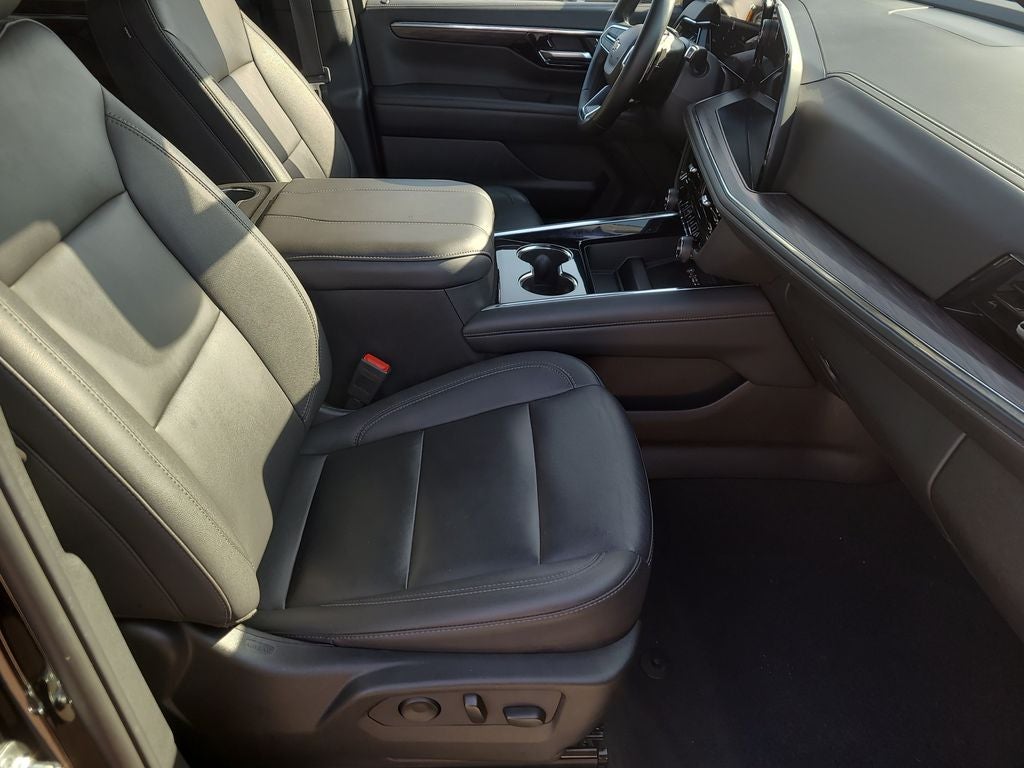 2025 Chevrolet Suburban LT
