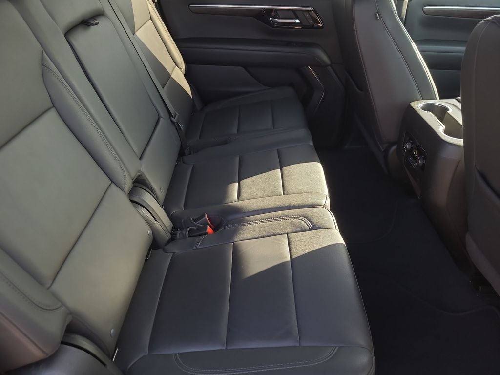 2025 Chevrolet Suburban LT