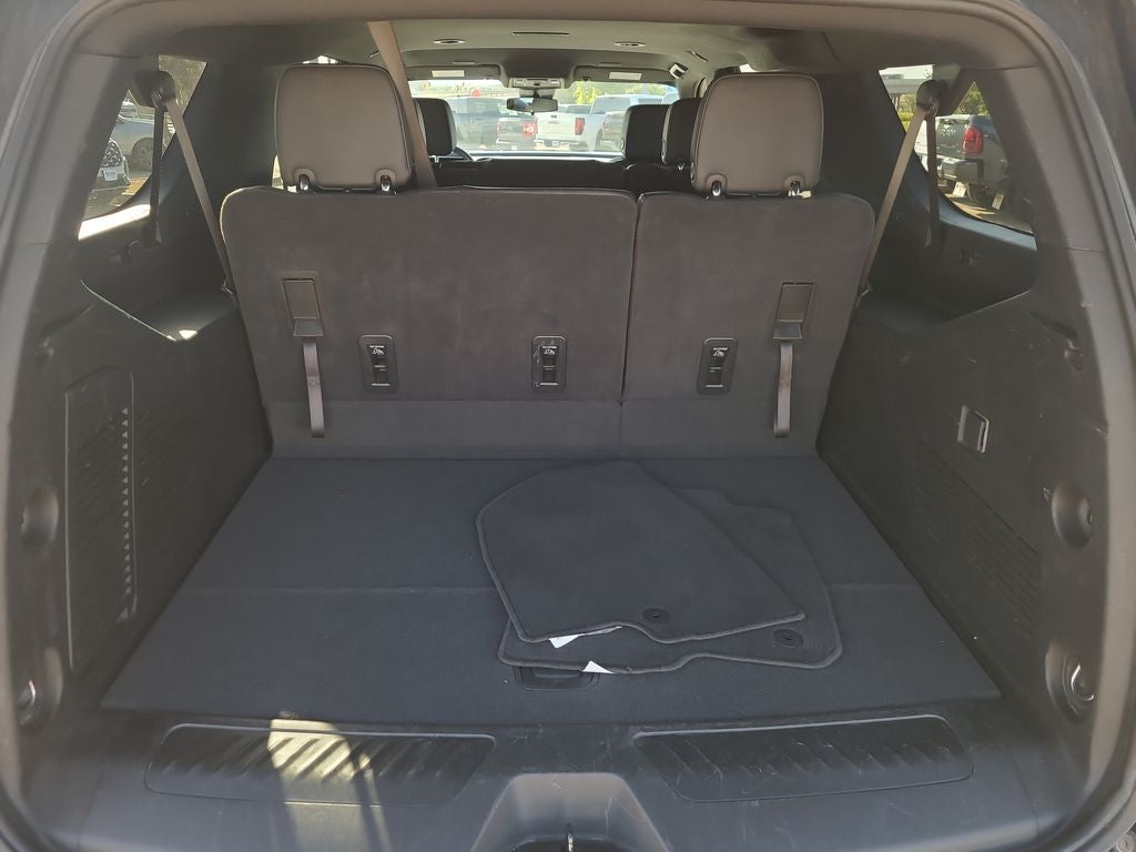 2025 Chevrolet Suburban LT