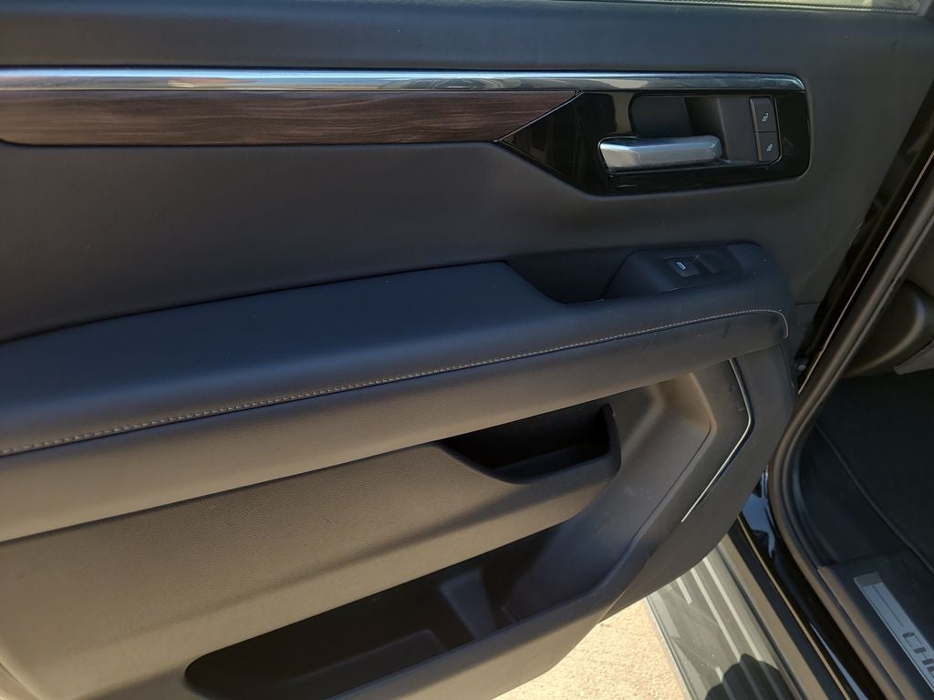 2025 Chevrolet Suburban LT