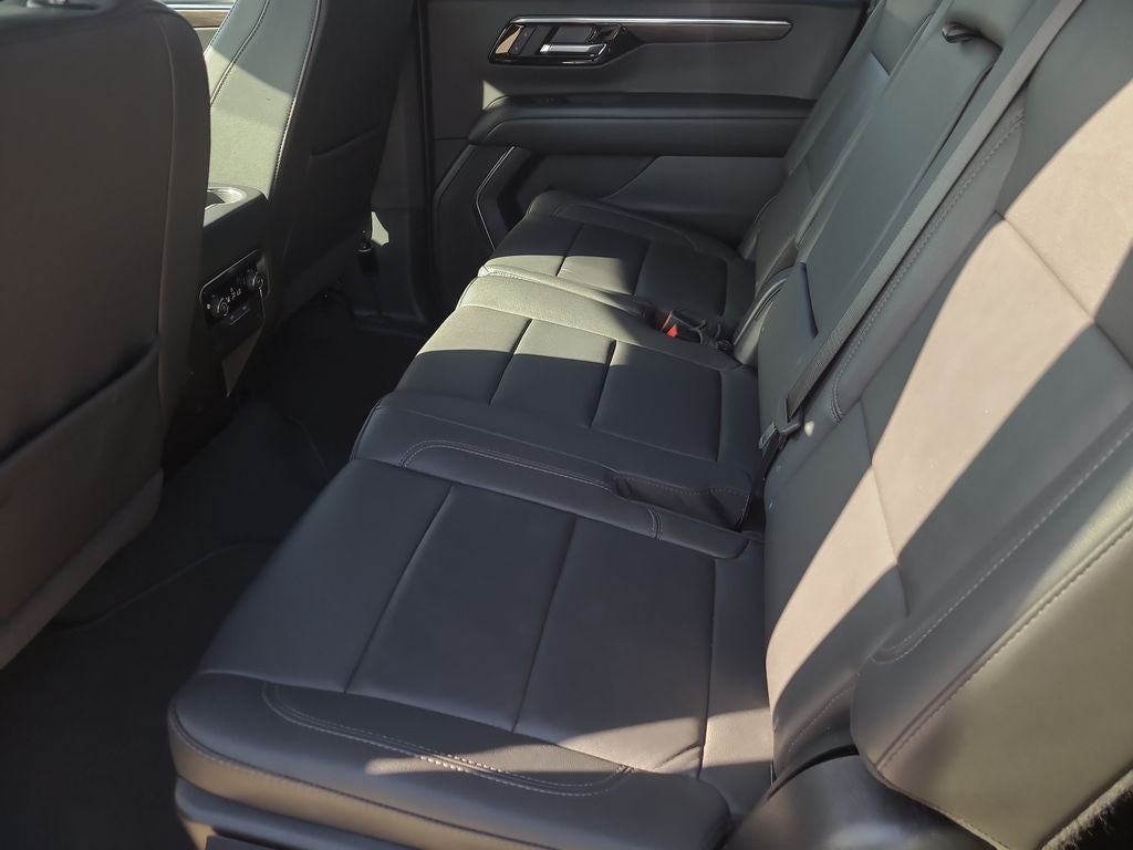 2025 Chevrolet Suburban LT