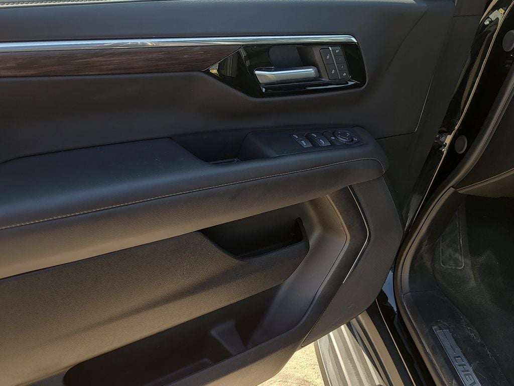 2025 Chevrolet Suburban LT