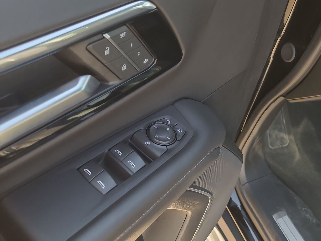 2025 Chevrolet Suburban LT