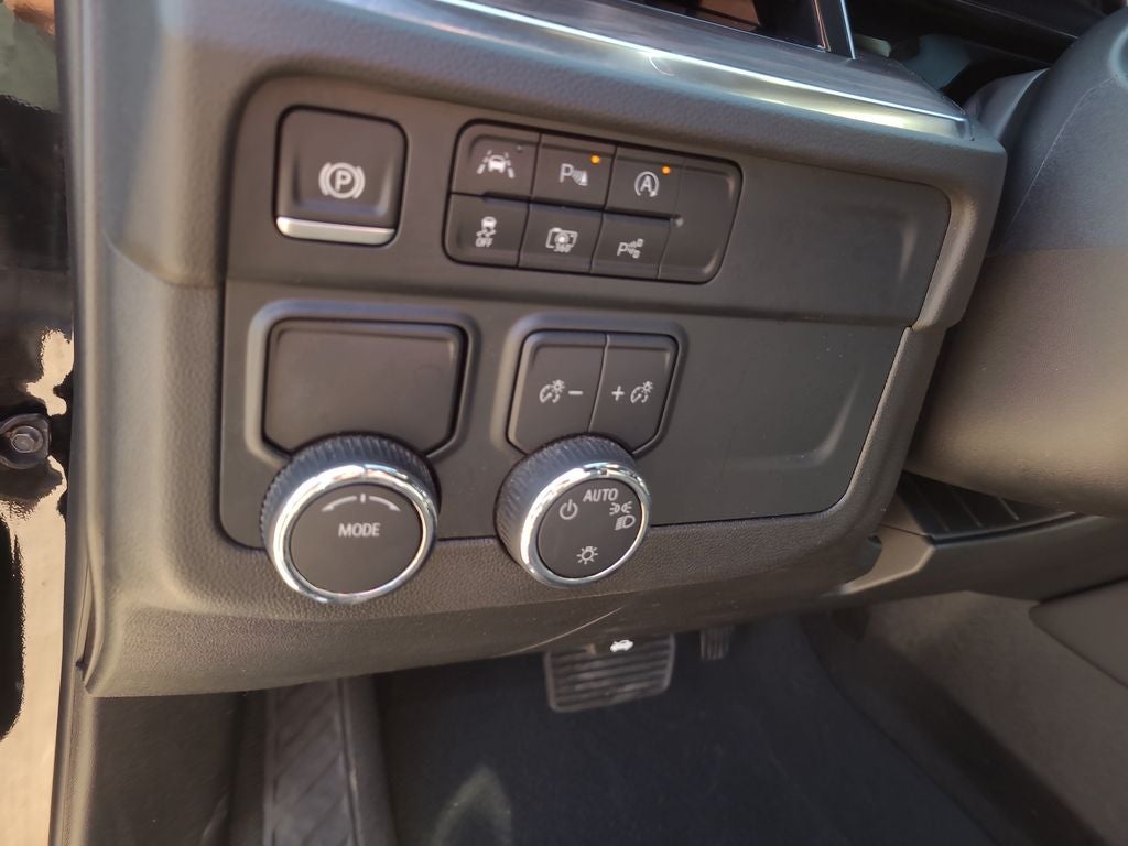 2025 Chevrolet Suburban LT