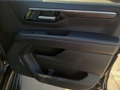 2025 Chevrolet Suburban LT