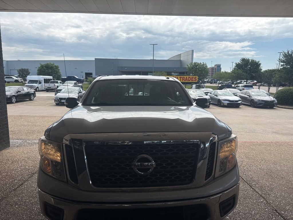 2017 Nissan Titan SV