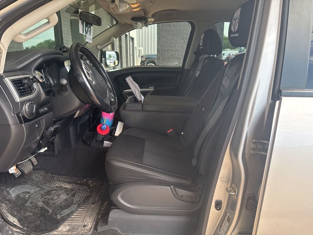2017 Nissan Titan SV