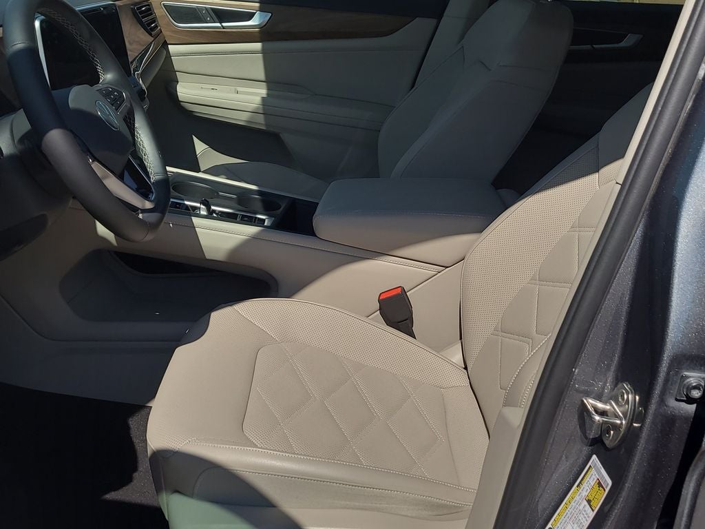 2025 Volkswagen Atlas 2.0T SE