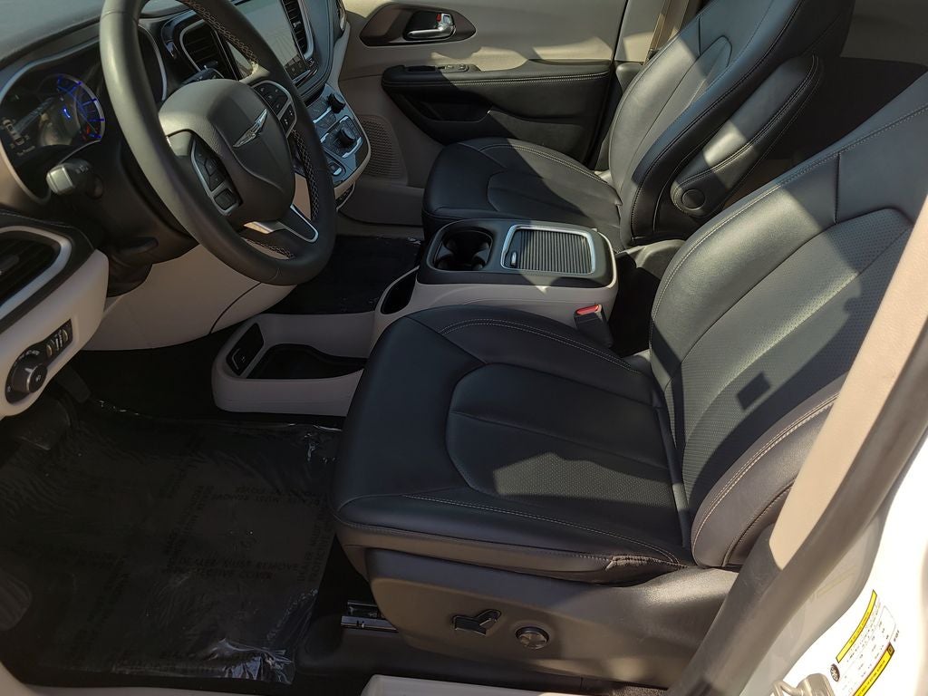 2024 Chrysler Pacifica Hybrid Select