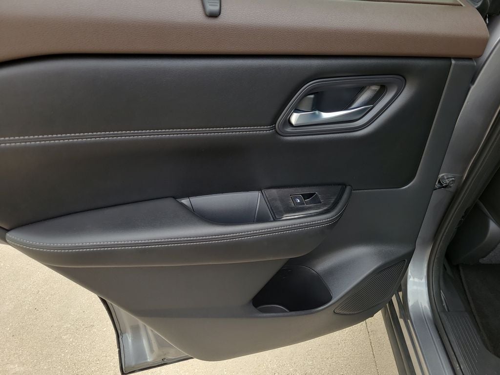 2022 Nissan Rogue SL