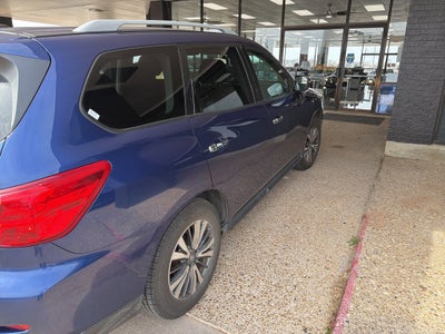 2018 Nissan Pathfinder SV