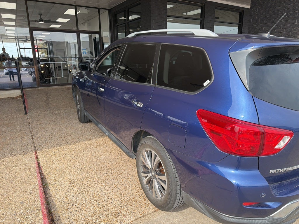 2018 Nissan Pathfinder SV