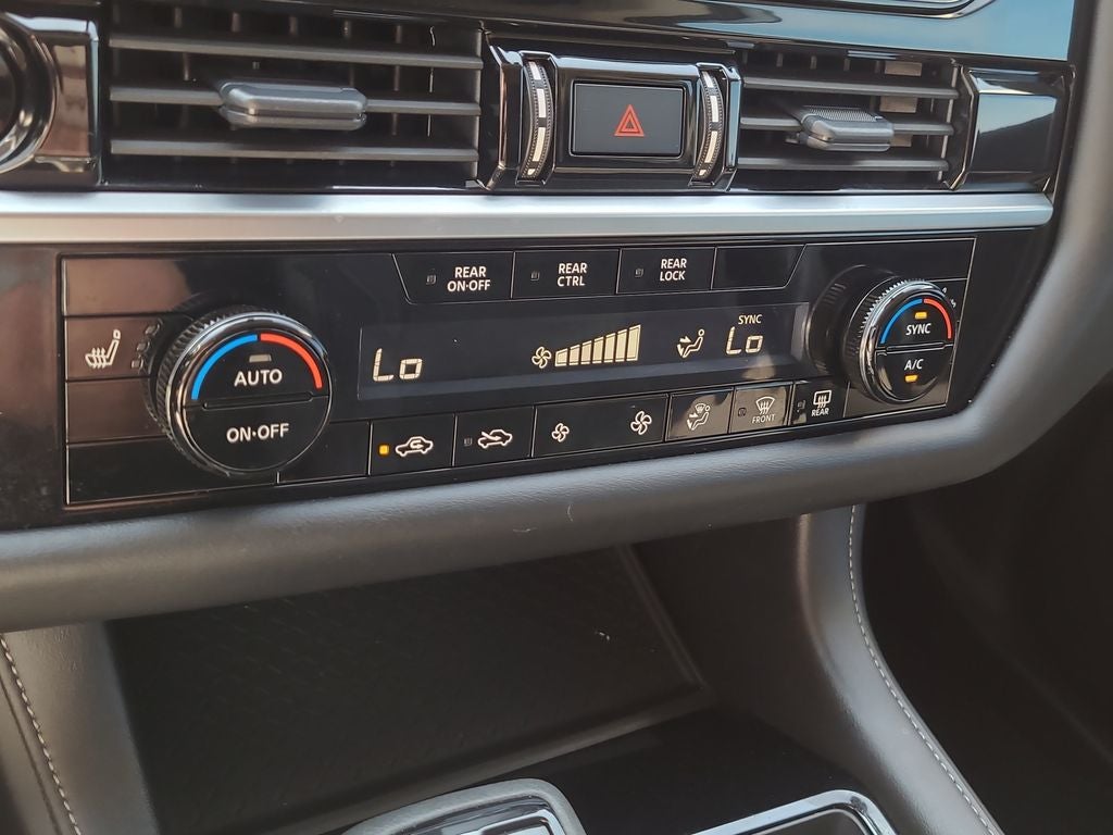 2025 Nissan Pathfinder SV