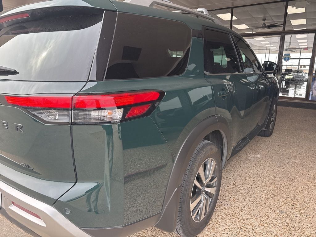 2024 Nissan Pathfinder SL