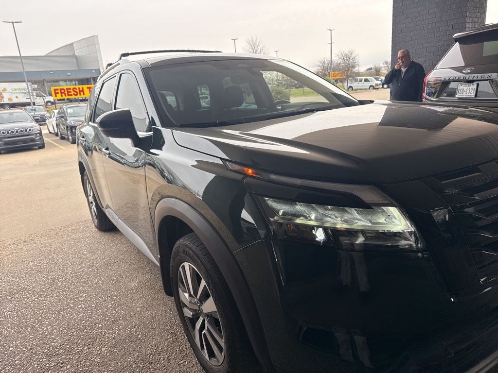 2024 Nissan Pathfinder SL