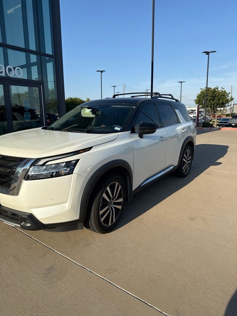 2023 Nissan Pathfinder Platinum