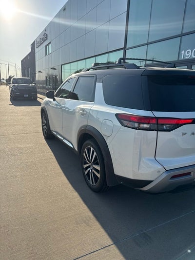 2023 Nissan Pathfinder Platinum