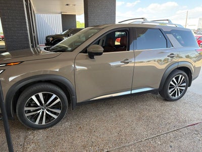 2023 Nissan Pathfinder Platinum