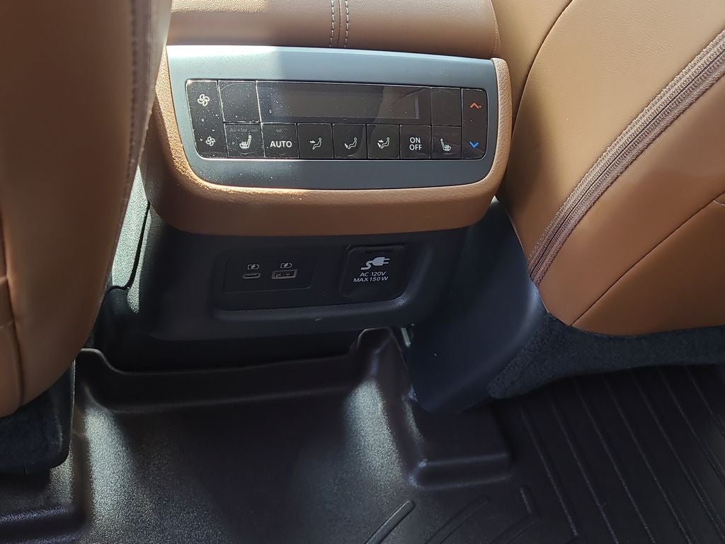 2023 Nissan Pathfinder Platinum