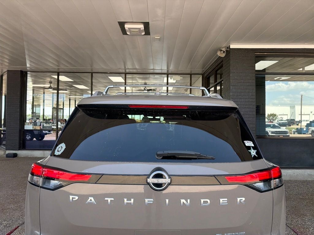 2023 Nissan Pathfinder Platinum