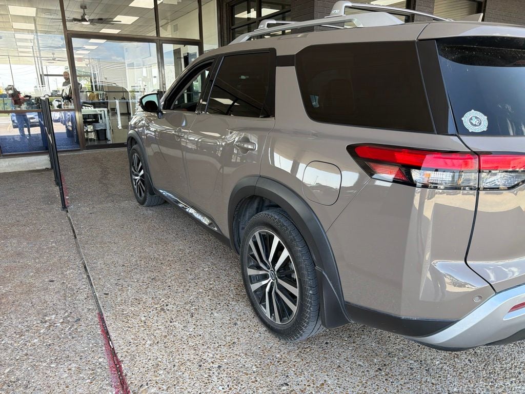 2023 Nissan Pathfinder Platinum