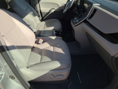 2020 Toyota Sienna XLE