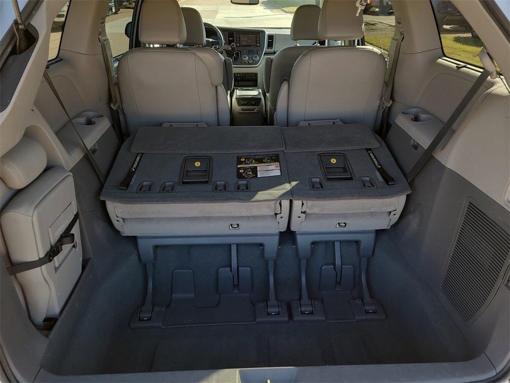 2020 Toyota Sienna XLE