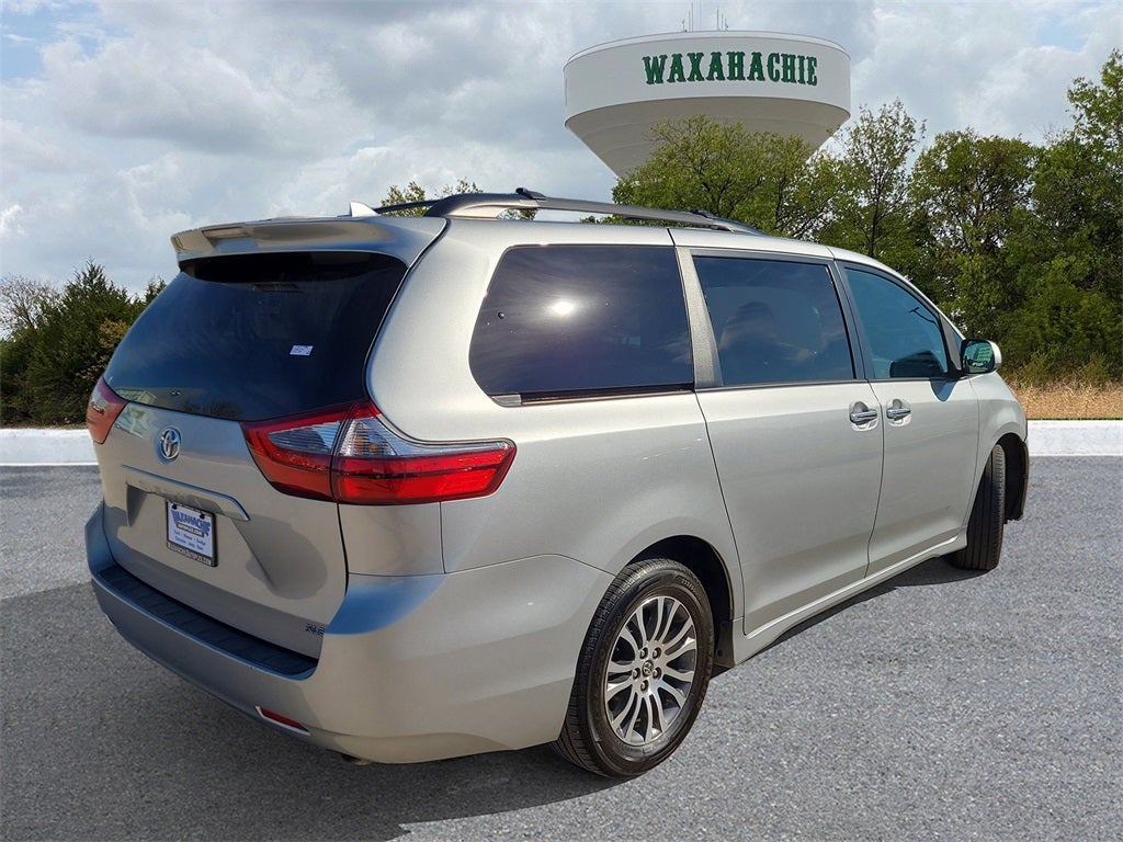 2020 Toyota Sienna XLE