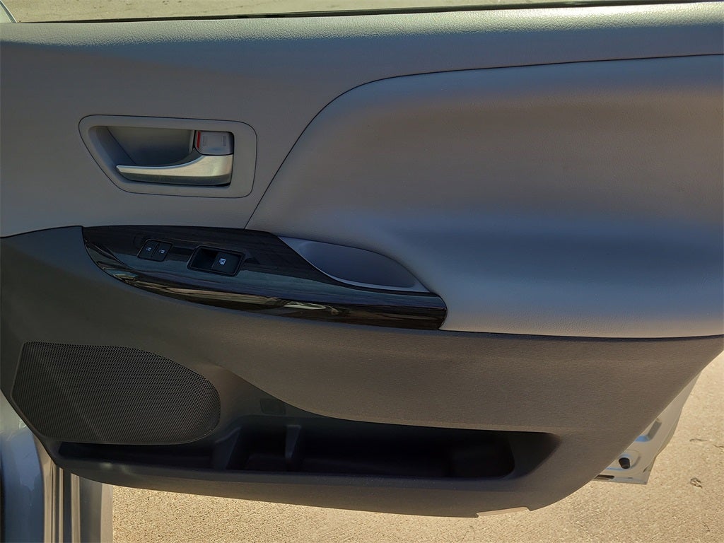 2020 Toyota Sienna XLE