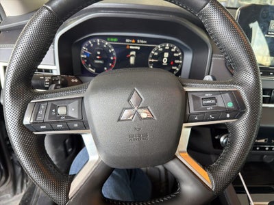 2023 Mitsubishi Outlander SE