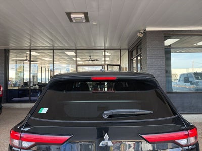 2023 Mitsubishi Outlander SE