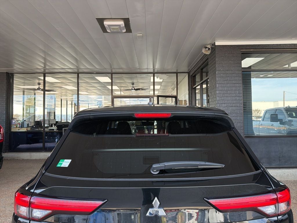 2023 Mitsubishi Outlander SE