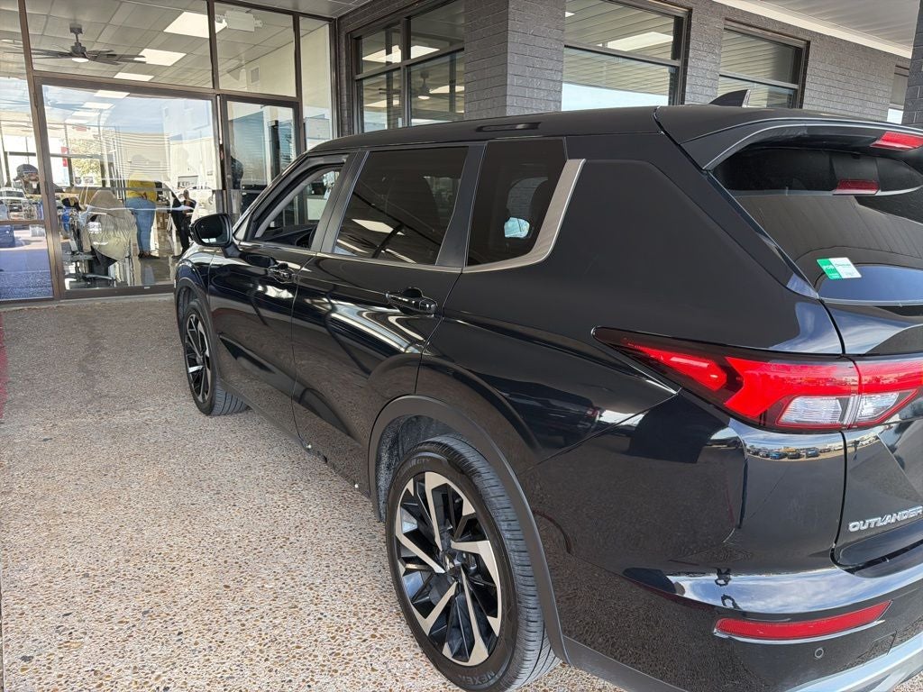 2023 Mitsubishi Outlander SE