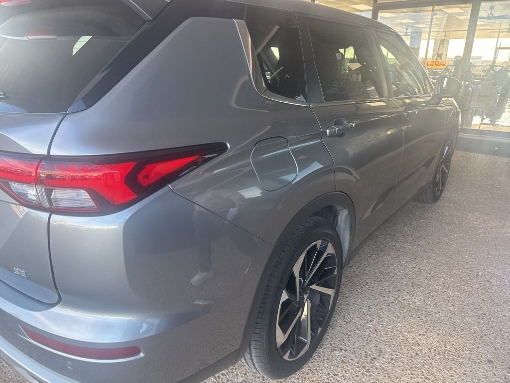 2023 Mitsubishi Outlander SE