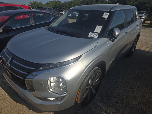 2025 Mitsubishi Outlander Base