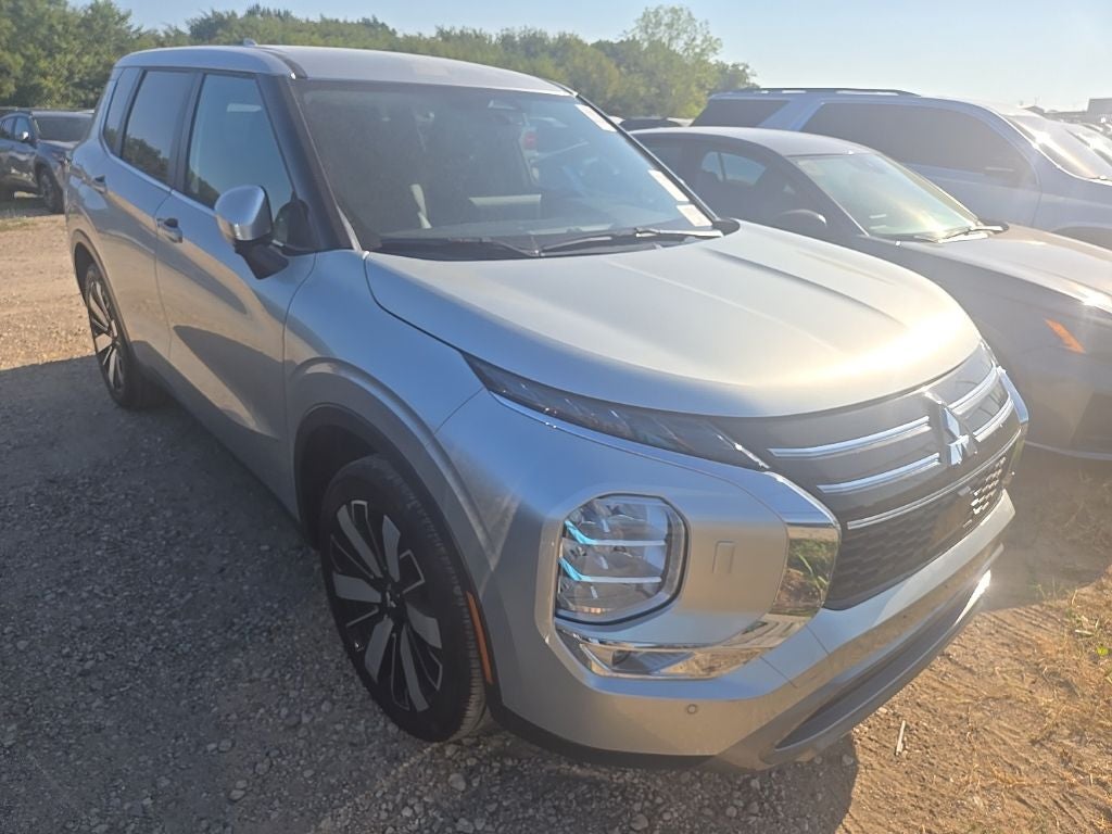 2025 Mitsubishi Outlander Base