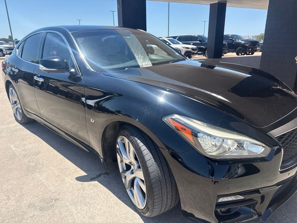 2015 INFINITI Q70 3.7