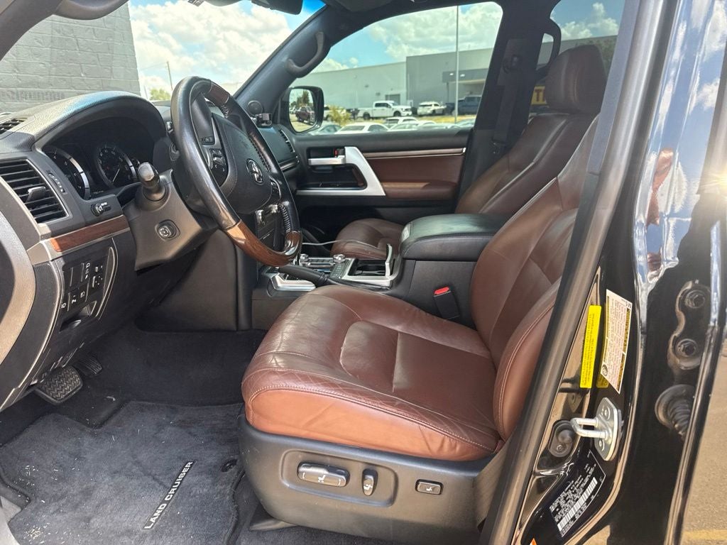 2018 Toyota Land Cruiser Base
