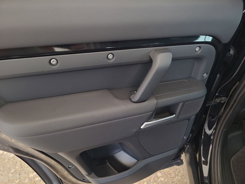 2025 Land Rover Defender 110 S