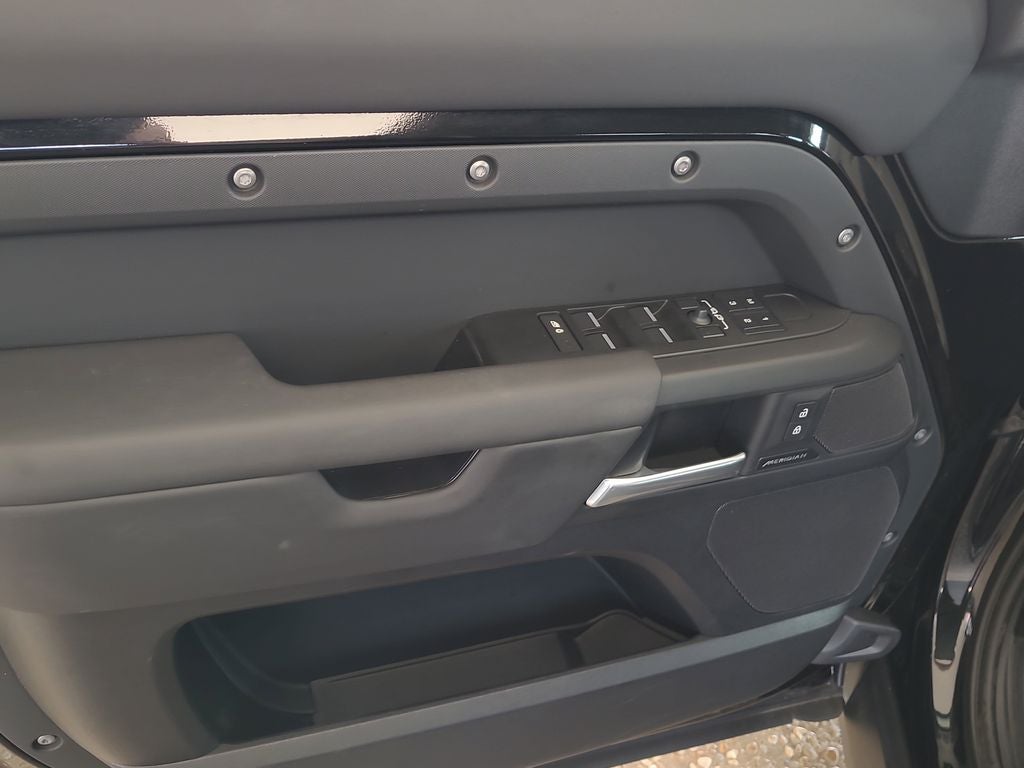 2025 Land Rover Defender 110 S