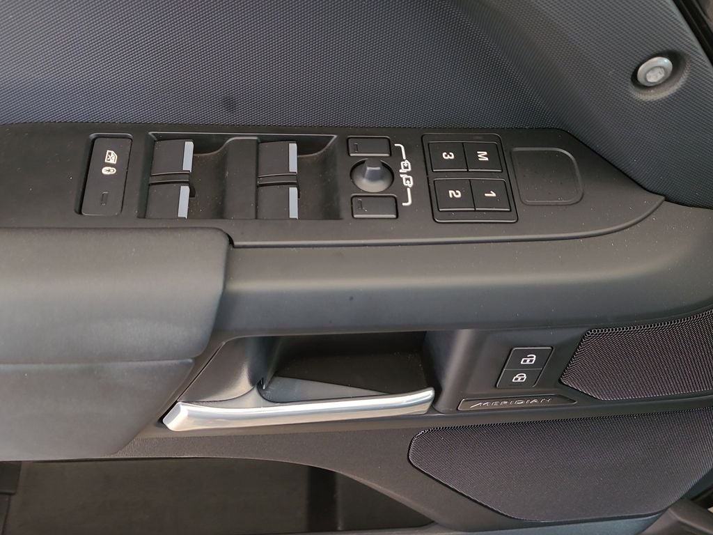 2025 Land Rover Defender 110 S